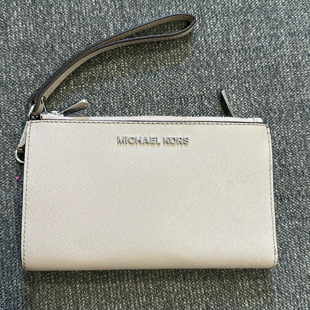 Michael kors wristlet with phone slot